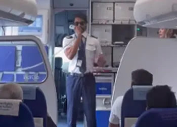 ‘സോറി, എനിക്കും വീട്ടില്‍ പോകണം’; യാത്രക്കാർക്കു മുന്നിൽ വികാരാധീനനായി ഇന്‍ഡിഗോ പൈലറ്റ്