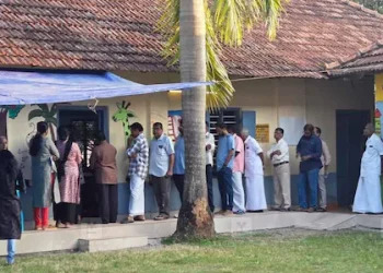 7 ജില്ലകളിലേക്കുള്ള വോട്ടെടുപ്പ് ആരംഭിച്ചു