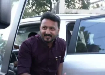 വോട്ട് ചെയ്യാനെത്തി രാഹുൽ മാങ്കൂട്ടത്തിൽ