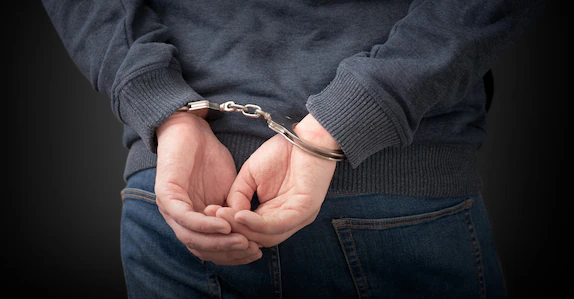 ഡേറ്റിങ് ആപ്പിൽ ഉപയോഗിച്ചത് കാമുകിയുടെ ചിത്രം, പുരുഷന്മാരുടെ വിശ്വാസം നേടിയെടുത്തു; ലക്ഷങ്ങൾ തട്ടിയ വിദേശി പിടിയിൽ