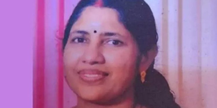 പ്രിന്റിങ് മെഷീനില് സാരി കുടുങ്ങി, തലയിടിച്ച് വീണ് ജീവനക്കാരിക്ക് ദാരുണാന്ത്യം