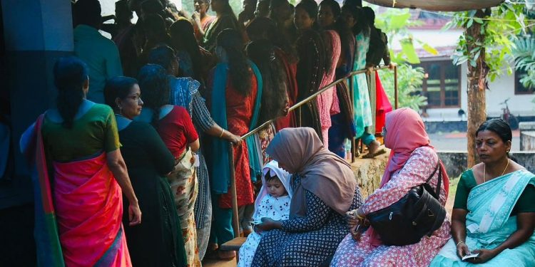 വിധിയെഴുതി വടക്കൻ കേരളം; കനത്ത പോളിങ്; 75.38 ശതമാനം