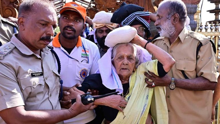 100-ാം വയസില്‍ കന്നിസ്വാമി; 102 ന്റെ നിറവില്‍ മൂന്നാം തവണയും അയ്യനെ തൊഴുത് പാറുക്കുട്ടി