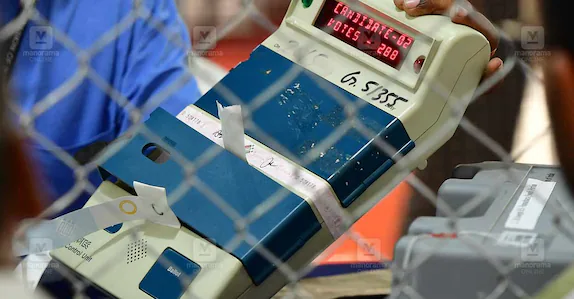 സ്ട്രോങ് റൂമുകൾ തുറക്കുന്നു; വോട്ടെണ്ണൽ ഉടൻ, ആദ്യഫലസൂചന എട്ടരയോടെ