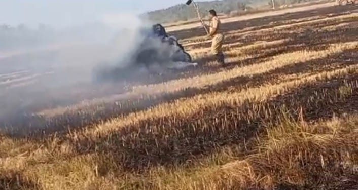 നമ്പികൊല്ലി വയലിൽ വൈക്കോൽ കെട്ടുകൾ കത്തിനശിച്ചു