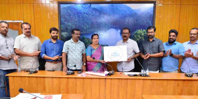 അക്ഷരോന്നതി പദ്ധതി നടപ്പാക്കുന്നു