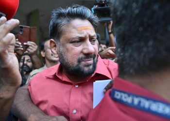 രക്തസമ്മർദ്ദം ഉയർന്ന നിലയിൽ, തന്ത്രി കണ്ഠരര് രാജീവരരെ തിരുവനന്തപുരം മെഡിക്കൽ കോളേജ് ആശുപത്രിയിലേയ്ക്ക് മാറ്റി