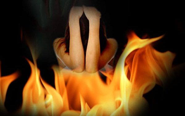 ഭാര്യയെ തലയ്ക്കടിച്ചുവീഴ്ത്തി, മണ്ണെണ്ണ ഒഴിച്ച്‌ കത്തിച്ചു; ഭര്‍ത്താവ് അറസ്റ്റില്‍