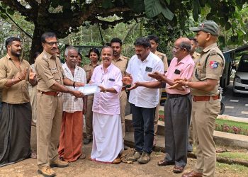 സ്ട്രീറ്റ് ലൈറ്റുകൾ വിതരണം ചെയ്തു