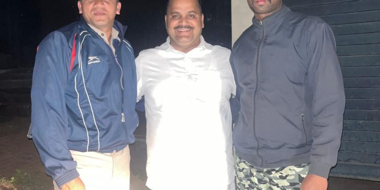 അർദ്ധരാത്രി റോഡിൽ തനിച്ചായ കുടുംബത്തിന് സഹായമായി പോലീസ്