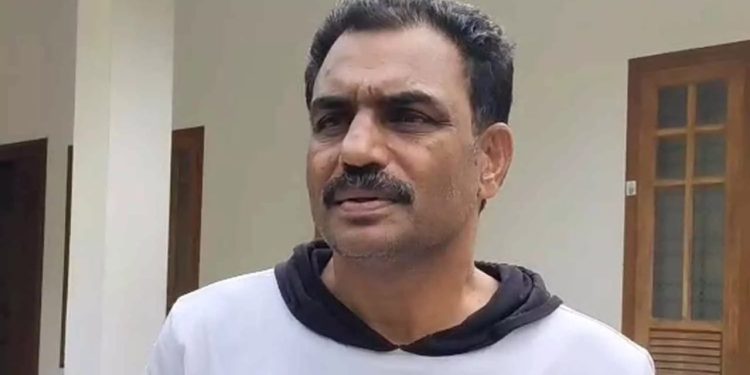 സിപിഎമ്മിൽ പൊട്ടിത്തെറി; വയനാട് ജില്ലയിലെ മുതിർന്ന നേതാവ് എവി ജയന്‍ പാർട്ടി വിട്ടു