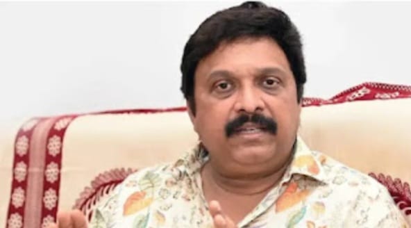 ഒരുതവണത്തേക്ക് ക്ഷമിക്കുന്നു’: മദ്യപിച്ച് വാഹനമോടിച്ചതിന് നടപടി നേരിട്ട കെഎസ്ആർടിസി ഡ്രൈവർമാരെ തിരിച്ചെടുക്കുമെന്ന് കെ.ബി ഗണേഷ് കുമാർ