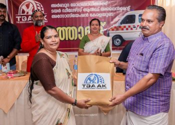 ടി ഡി എ എ കെ എടപ്പെട്ടി സ്കൂൾ വിദ്യാർത്ഥികൾക്ക്പഠനോപകരണങ്ങൾ കൈമാറി