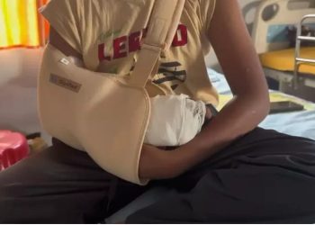 സ്കൂൾ ബസ്സിൽ അഞ്ചാം ക്ലാസ്സുകാരന്റെ കൈ തല്ലിയൊടിച്ചു; സി.സി.ടി.വി ദൃശ്യങ്ങൾ മറച്ചുവെക്കുന്നതായി പരാതി