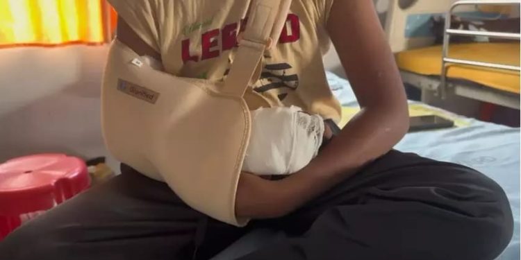 സ്കൂൾ ബസ്സിൽ അഞ്ചാം ക്ലാസ്സുകാരന്റെ കൈ തല്ലിയൊടിച്ചു; സി.സി.ടി.വി ദൃശ്യങ്ങൾ മറച്ചുവെക്കുന്നതായി പരാതി