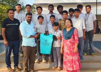 ജേഴ്സി കൈമാറി