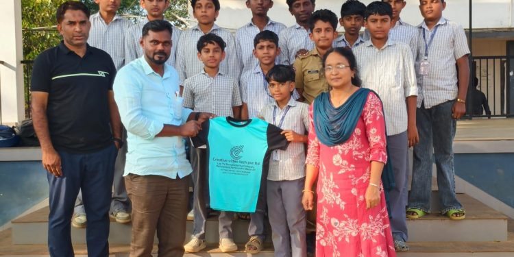 ജേഴ്സി കൈമാറി