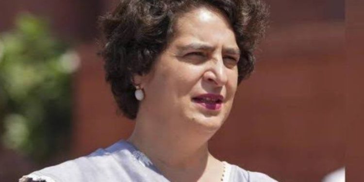 മെഡിക്കൽ കോളേജിൽ യുവതിയുടെ വയറ്റിൽ തുണി കഷ്ണം കുടുങ്ങിയ സംഭവം: അന്വേഷണം വേണം, യുവതിക്ക് നീതി ഉറപ്പാക്കണം- പ്രിയങ്ക ഗാന്ധി എം.പി