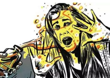 വിദ്യാർത്ഥിനിക്ക് നേരെ ആസിഡ് ആക്രമണം. പൊള്ളലേറ്റ 14 കാരി  കോഴിക്കോട് മെഡിക്കൽ കോളേജിൽ ചികിത്സയിൽ