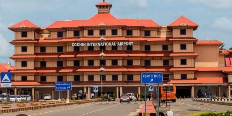 വിമാനയാത്രയ്ക്കിടെ മലയാളി യുവതിയെ കടന്നു പിടിച്ചു; 62 കാരൻ പിടിയിൽ