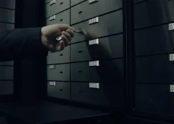 എല്ലാ ശനിയും അവധി വേണം, ജീവനക്കാർ പണിമുടക്കിലേക്ക്; ബാങ്കുകളുടെ പ്രവർത്തനം ചൊവ്വാഴ്ച തടസ്സപ്പെടും