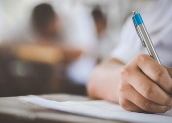 ‘നായ്ക്കുട്ടിയുടെ പേരെന്ത്?’: നാലാം ക്ലാസ് ചോദ്യപ്പേപ്പറിൽ മതനിന്ദ ആരോപണം, ഹെഡ്‌മിസ്ട്രസിന് സസ്പെൻഷൻ