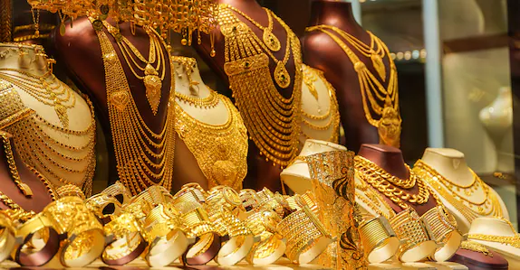 സ്വർണം പണയം വയ്ക്കുന്നവരുടെ എണ്ണത്തിൽ വൻ വർധന; ബാങ്ക് ലോക്കറിൽ സൂക്ഷിക്കുന്നതും കൂടി