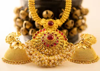 പവന് ഇന്ന് ഒറ്റദിവസം 8,640 രൂപ കൂടി 1.30 ലക്ഷം കടന്നു, ഗ്രാമിന് കൂടിയത് 1,000 രൂപയിലധികം, ചരിത്രത്തിലാദ്യം