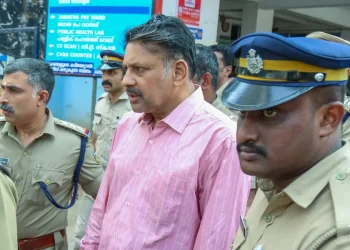 2024-ൽ രണ്ടരക്കോടി നിക്ഷേപിച്ചു, ബാങ്ക് പൂട്ടിപ്പോയിട്ട് പരാതിപോലും നൽകാതെ കണ്ഠര് രാജീവര്; ദുരൂഹത