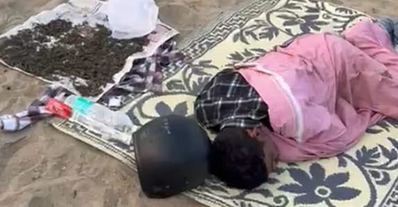 കോഴിക്കോട് ബീച്ചിൽ കഞ്ചാവ് ഉണക്കാനിട്ട ശേഷം ഉറങ്ങിപ്പോയി; കിടന്നത് പായ വിരിച്ച്, യുവാവ് അറസ്റ്റിൽ