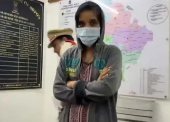 പ്രണയബന്ധത്തിനു തടസ്സം നിന്നു, മാതാപിതാക്കളെ ഉയർന്ന അളവിൽ മരുന്നു കുത്തിവച്ച് കൊലപ്പെടുത്തി, മകൾ പിടിയിൽ