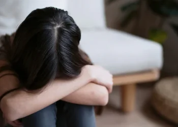 പരീക്ഷയ്ക്ക് മാർക്ക് കുറഞ്ഞു; സ്കൂൾ കെട്ടിടത്തിൽ നിന്ന് ചാടി വിദ്യാർഥിനിയുടെ ആത്മഹത്യാശ്രമം