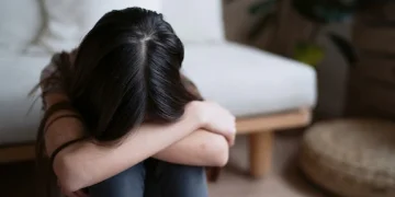 പരീക്ഷയ്ക്ക് മാർക്ക് കുറഞ്ഞു; സ്കൂൾ കെട്ടിടത്തിൽ നിന്ന് ചാടി വിദ്യാർഥിനിയുടെ ആത്മഹത്യാശ്രമം