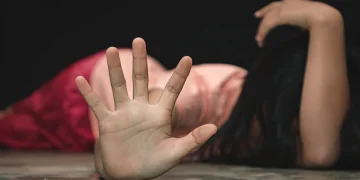 ജൂസ് കൊടുത്ത് മയക്കിയശേഷം ‌യുവതിയെ പീഡിപ്പിച്ചു; പ്രതി ഭർതൃപിതാവിനെ പരിചരിക്കാനെത്തിയ മെയിൽ നഴ്സ്