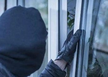 പലചരക്ക് കട കുത്തിത്തുറന്ന് കള്ളൻ അടിച്ചു മാറ്റി; സി​ഗരറ്റ്, വെളിച്ചെണ്ണ, 35,000 രൂപ…അന്വേഷണം