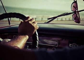 ഫോട്ടോ ഒന്നുതന്നെ… പക്ഷേ, 2 പിഴ; തിയേറ്ററില്‍ സിനിമ കാണുമ്പോഴും പുറത്ത് ‘ഗതാഗത നിയമ ലംഘനം’!