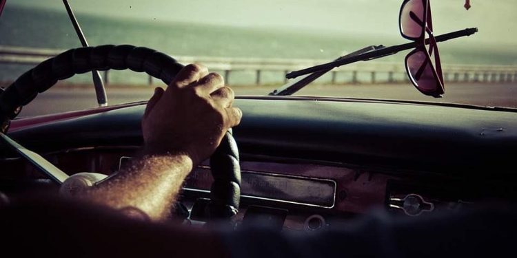 ഫോട്ടോ ഒന്നുതന്നെ… പക്ഷേ, 2 പിഴ; തിയേറ്ററില് സിനിമ കാണുമ്പോഴും പുറത്ത് ‘ഗതാഗത നിയമ ലംഘനം’!