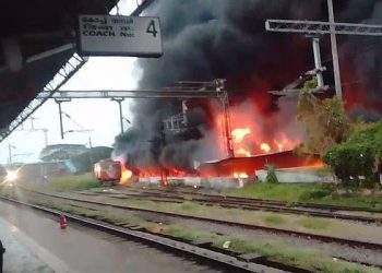 തൃശൂര്‍ റെയില്‍വെ സ്റ്റേഷനില്‍ വന്‍ തീപിടിത്തം, നൂറിലധികം വാഹനങ്ങള്‍ കത്തിനശിച്ചു
