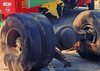 ഓടിക്കൊണ്ടിരിക്കെ കെഎസ്ആര്‍ടിസി ബസിന്റെ ആക്‌സിലും ടയറും ഊരി തെറിച്ചു; പിന്നില്‍ ഓട്ടോയും കാറും വന്നിടിച്ചു