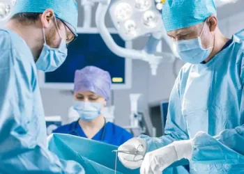 സിസേറിയനു ശേഷം ജനനേന്ദ്രിയത്തിലൂടെ വിസർജ്യം; കുഞ്ഞിനു പാൽ കൊടുക്കാൻ പോലും കഴിയുന്നില്ല: നരകയാതനയിൽ യുവതി