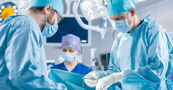 സിസേറിയനു ശേഷം ജനനേന്ദ്രിയത്തിലൂടെ വിസർജ്യം; കുഞ്ഞിനു പാൽ കൊടുക്കാൻ പോലും കഴിയുന്നില്ല: നരകയാതനയിൽ യുവതി