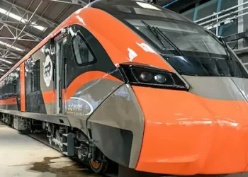 ആദ്യത്തെ 12 വന്ദേഭാരത് സ്ലീപ്പർ ട്രെയിനുകളിൽ രണ്ടെണ്ണം കേരളത്തിന്; പരിഗണനയിൽ ഈ രണ്ട് റൂട്ടുകൾ