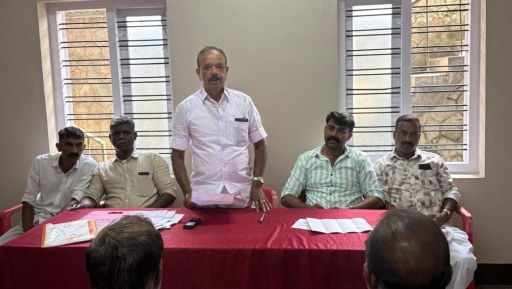 സ്‌കൂൾ ബസ് ഡ്രൈവർമാരുടെ അടിസ്‌ഥാന ശമ്പളം 15,000 ആക്കണം