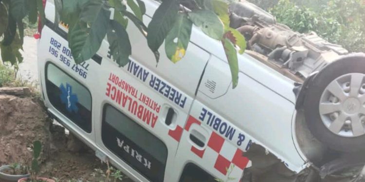 മീനങ്ങാടിയിൽ ആംബുലൻസ് നിയന്ത്രണം വിട്ട് മറിഞ്ഞു; നാല് പേർക്ക് നിസ്സാര പരിക്ക്