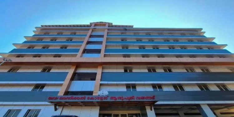 പുരുഷൻമാരുടെ ശല്യം കാരണം പൊറുതിമുട്ടി; ഇനിമുതൽ സേവനം സ്ത്രീകൾക്ക് മാത്രമെന്ന് മസാജ് പാർലർ ഉടമ