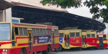 കുട്ടികളെയും അധ്യാപകരെയും സ്കൂളിൽനിന്നു പുറത്താക്കി സമരക്കാർ