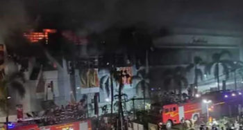 തട്ടുകടയിൽ ചായ കുടിക്കാനെത്തിയവർ ‘മാതൃകയായി’; 20ാം മിനിറ്റിൽ കുതിച്ചെത്തി അഗ്നിരക്ഷാ സേന