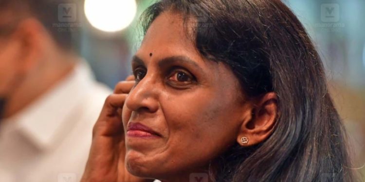 അതിജീവിതമാരുടെ പേര് വെളിപ്പെടുത്തി; ശ്രീലേഖയ്ക്ക് എതിരെ പോക്സോ കേസ്