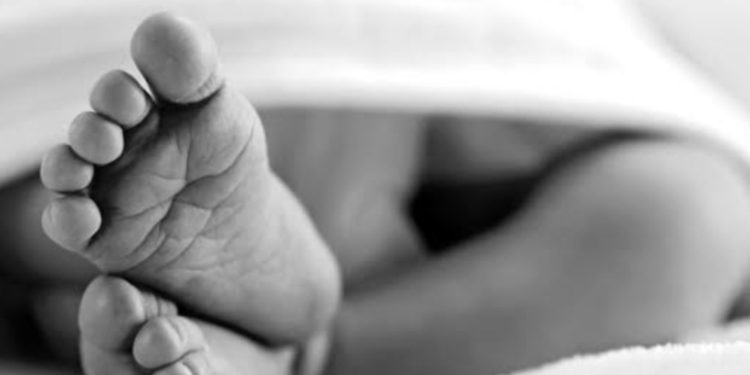 സ്കൂൾ പരീക്ഷയ്ക്കിടെ പത്താം ക്ലാസ് വിദ്യാർഥിനി പ്രസവിച്ചു; ഒന്നുമറിഞ്ഞില്ലെന്ന് രക്ഷിതാക്കൾ