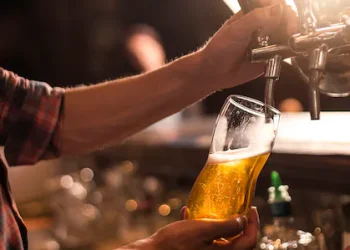 ഒൻപതര ‘എൽഡിഎഫ്’ വർഷം, കൂടിയത് 855 ബാറുകൾ; കള്ളുഷാപ്പുകൾ കുറഞ്ഞു